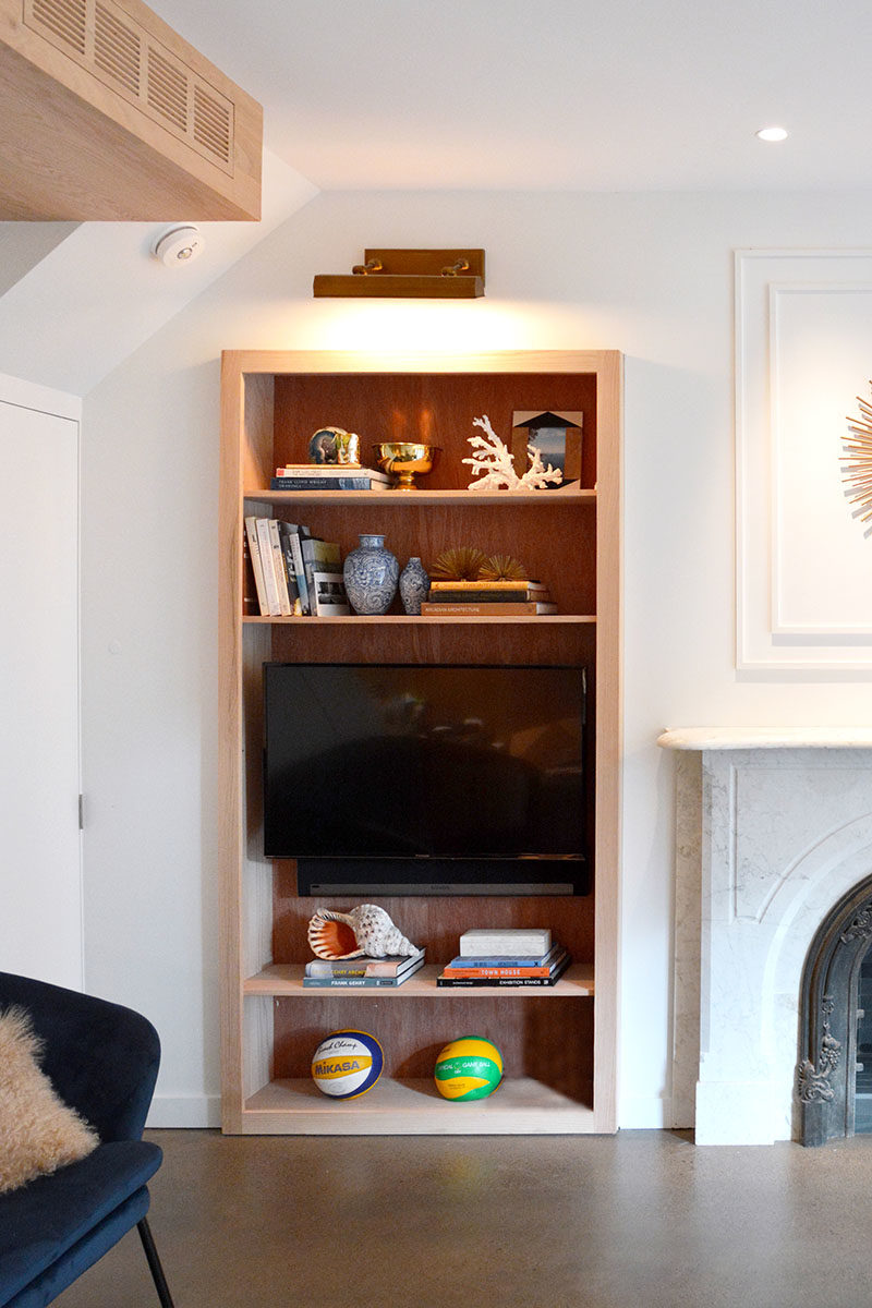 Bookshelf Design Ideas Wood Lined Built In Bookshelves Provide Extra Storage Space In This Small Living Room