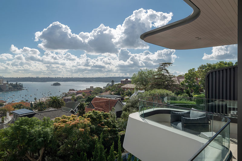 This modern house features a cantilevered balcony with views of Sydney Harbour. #CantileveredBalcony #ModernArchitecture