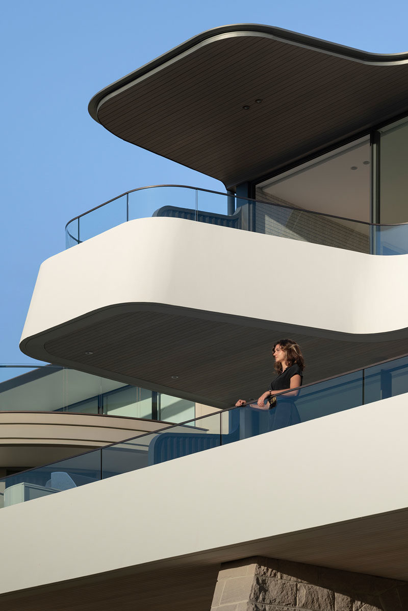 This modern balcony cantilevers out over the outdoor space below, that's located off the living areas. #CantileveredBalcony #ModernArchitecture