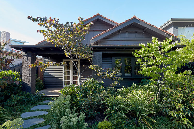 Splinter Society have designed the modern interior renovation of a Californian bungalow in Melbourne, Australia. #Renvoation #CalifornianBungalow