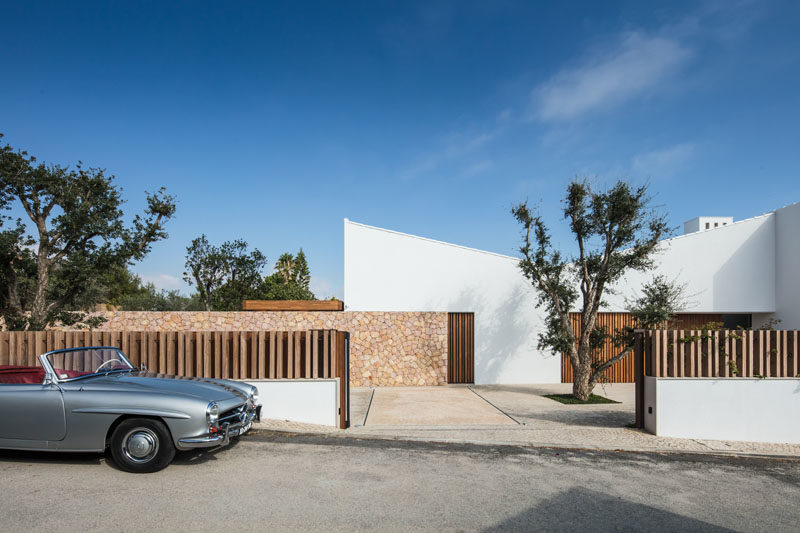 IdealPark has created a system that enables cars to be transported to different levels of the home, much like a lift, moving cars from street level to an underground garage. #CarPark #UndergroundGarage #GarageIdeas #Design #Architecture