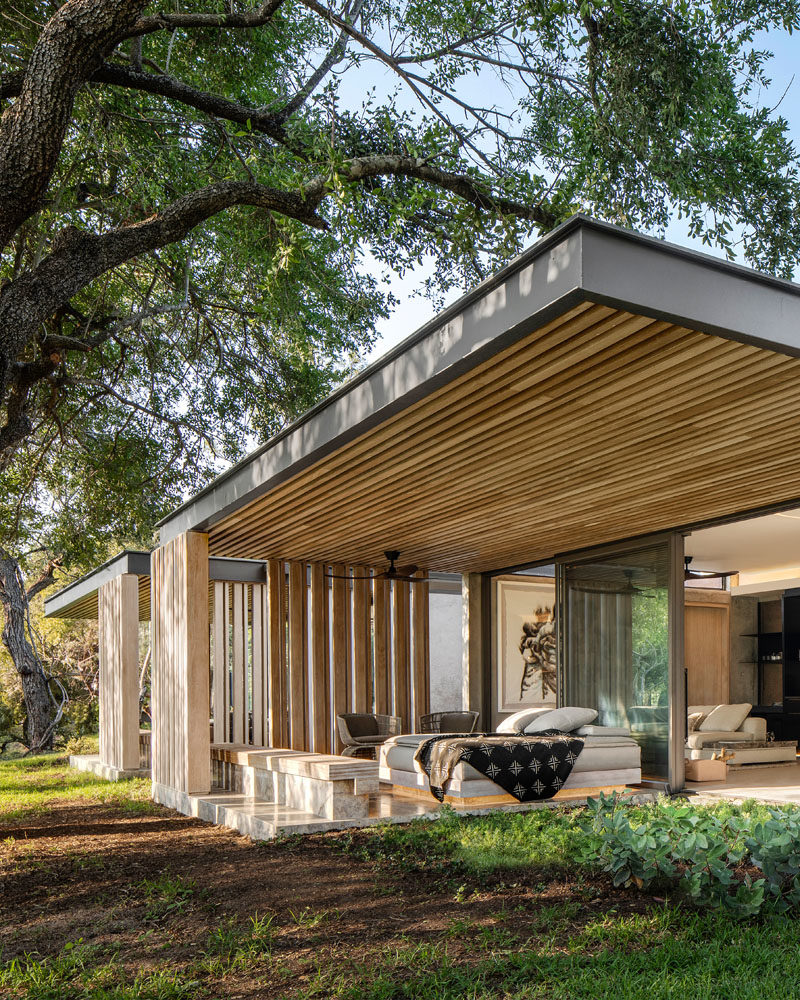 Glass walls open create a true feeling of being outdoors for these game lodge houses, while cantilevered roof structures provide shade on the sunny days. #GameLodge #CantileveredRoof