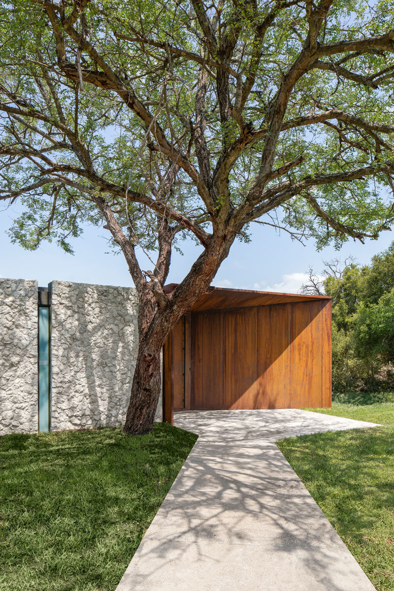 This South African game lodge combined weathering steel with stone and glass for a modern appearance. #WeatheringSteel #StoneFacade #ModernArchitecture