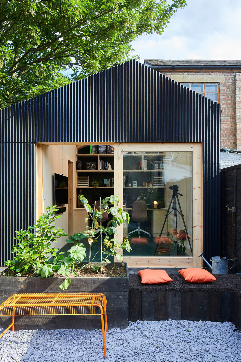 Bespoke timber sliding doors provide access to this backyard office.