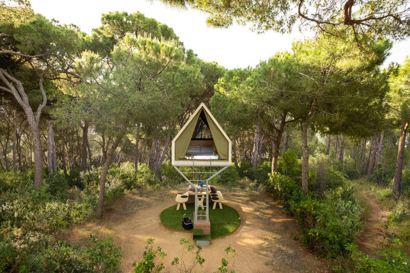 ERA architects has designed the Pinea Suite, a modern interpretation of a cabin, that also includes design elements from a tent and a tree house. #Design #Architecture #Cabin #Glamping #Tent