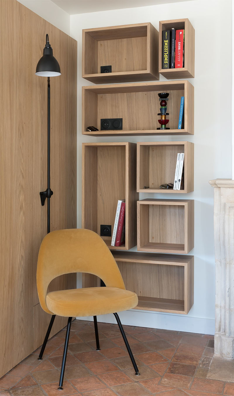 Shelving Ideas - Create an organized bookshelf using floating wood boxes in a variety of shapes. #ShelvingIdeas #Bookshelf #ShelvingDesign #WallShelf