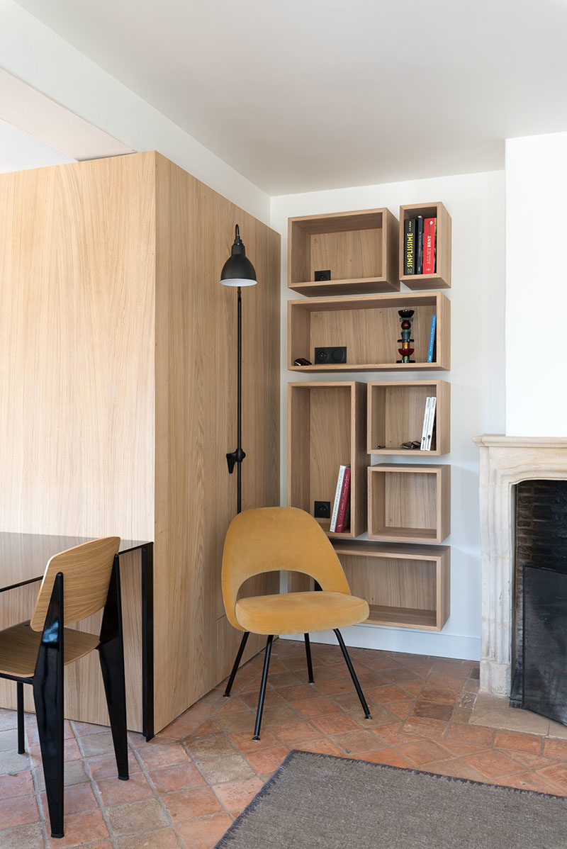 Shelving Ideas - Create an organized bookshelf using floating wood boxes in a variety of shapes. #ShelvingIdeas #Bookshelf #ShelvingDesign #WallShelf