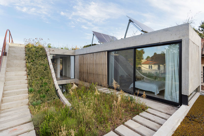 BAM! arquitectura has designed a modern concrete house in San Isidro, Argentina, for a client who is passionate about landscaping. #RooftopGarden #ModernConcreteHouse #ModernArchitecture