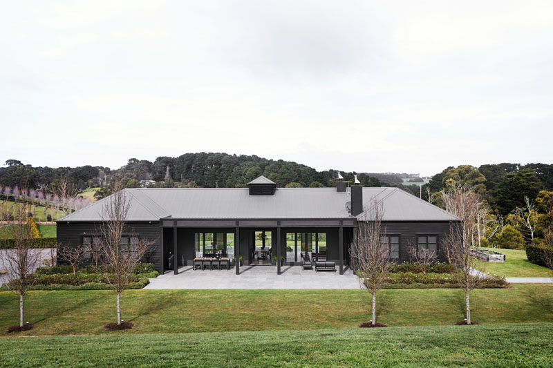 Located on a quiet hillside in the idyllic Victorian town of Main Ridge, this modern farmhouse is casual, sophisticated and livable, merging the form of a traditional farmhouse with clean contemporary lines. #ModernFarmhouse #ModernHouse #ModernArchitecture