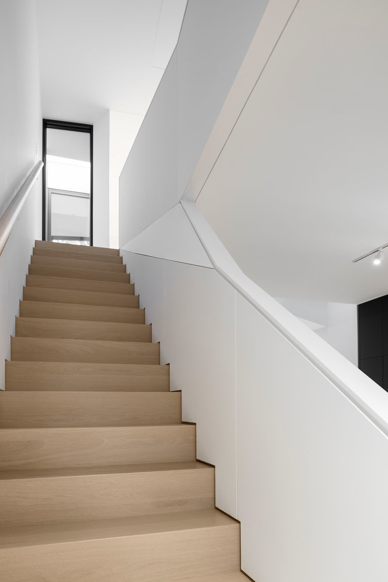 Stair Ideas - This modern house has light wood stairs leading to the upper floor of the home. #ModernWoodStairs #StairIdeas #StairDesign