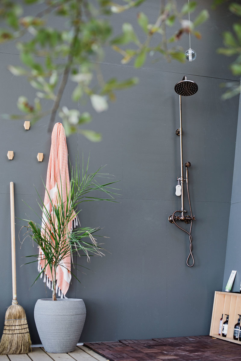 Outdoor Shower Ideas - This modern tiny house has an outdoor shower, that's tucked away at one end of the building. #OutdoorShower #ModernOutdoorShower