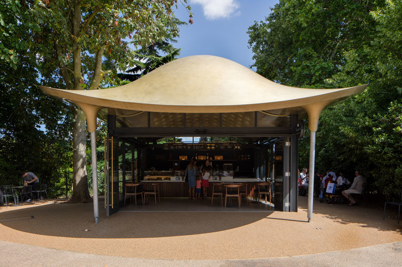 This modern coffee house has a design that echoes a stingray’s flight through water, and draws inspiration from Japanese teahouses. #ModernCoffeeHouse #CoffeeHouse #Architecture #Cafe #CoffeeShop #Sculptural