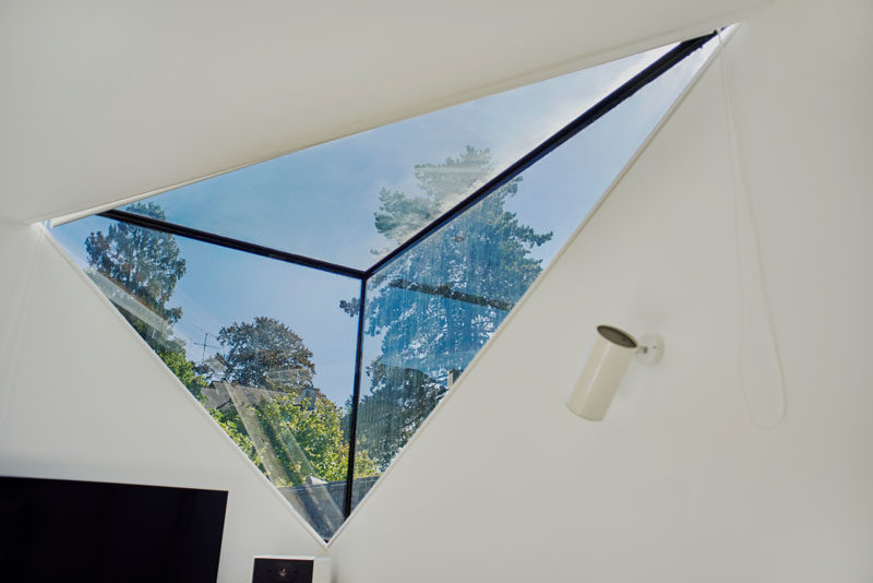 Window Ideas - A triangular window in the corner of this modern backyard studio adds even more natural light. #BackyardStudio #BackyardOffice #WindowIdeas #TraingleWindow #CornerWindow