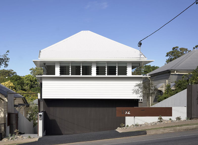 A combination of cor-ten inspired metal, Australian spotted gum, dark porcelain and black metal accessories, all contribute to the overall palette of the home. #ModernArchitecture #ModernHouse #AustralianArchitecture