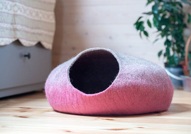 Cat Bed Ideas - Kestas and Inga of BureBurePets, have designed a collection of modern cat caves that are made from felt. #ModernCatCaves #ModernCatBed #CatBed #CatBedIdeas #FeltedCatBed #FeltedCatCave