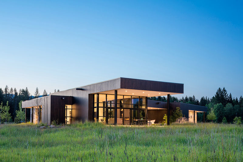 Architecture firm CTA | Cushing Terrell, has designed a modern house that sits on ten acres near Whitefish, Montana. #ModernHouse #HouseDesign #ModernArchitecture