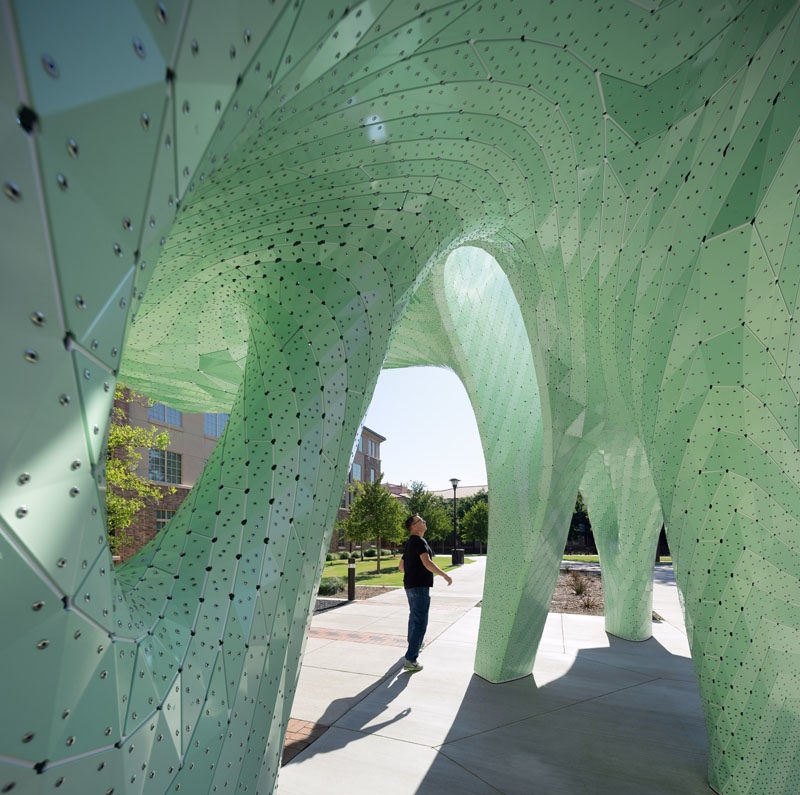 The hollow-bodied structure of the 'Zephyr Pavilion' by MARC FORNES / THEVERYMANY, is made from two layers of 3mm aluminum, with a linear cut distance of 7,400 meters. #Art #Sculpture #PublicArt #PublicSculpture #Design