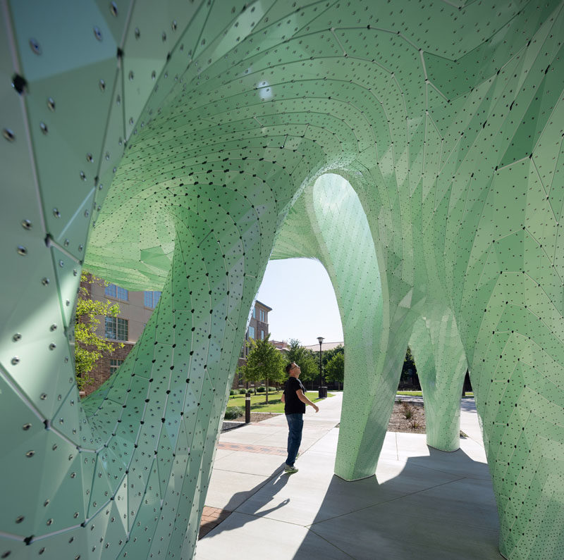 Полая конструкция «Павильона Зефир» от MARC FORNES / THEVERYMANY изготовлена ​​из двух слоев алюминия толщиной 3 мм с линейным расстоянием резки 7400 метров. #Искусство #Скульптура #PublicArt #PublicSculpture #Design