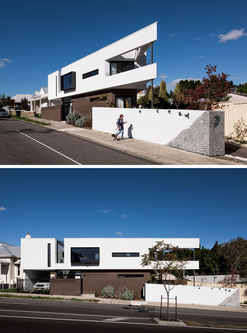 Robeson Architects has designed a modern house that sits on a triangular lot in Perth, Australia. #ModernArchitecture #ModernHouse #HouseDesign