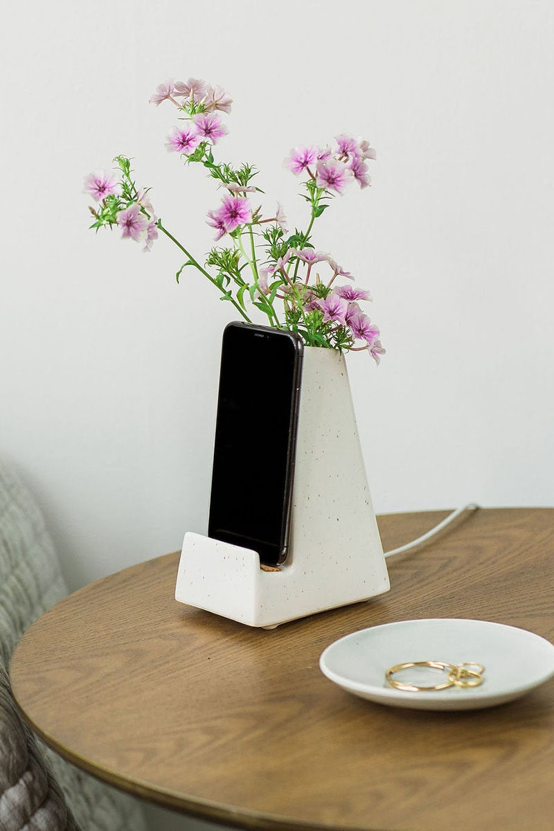 Gift Ideas - These modern phone and tablet charging docks are made from earthenware clay, and also double as vase, planter, or a holder to store your cooking utensils. #PhoneDock #TabletDock #HomeDecorIdeas #DecorIdeas #GiftIdeas #ChargingDock