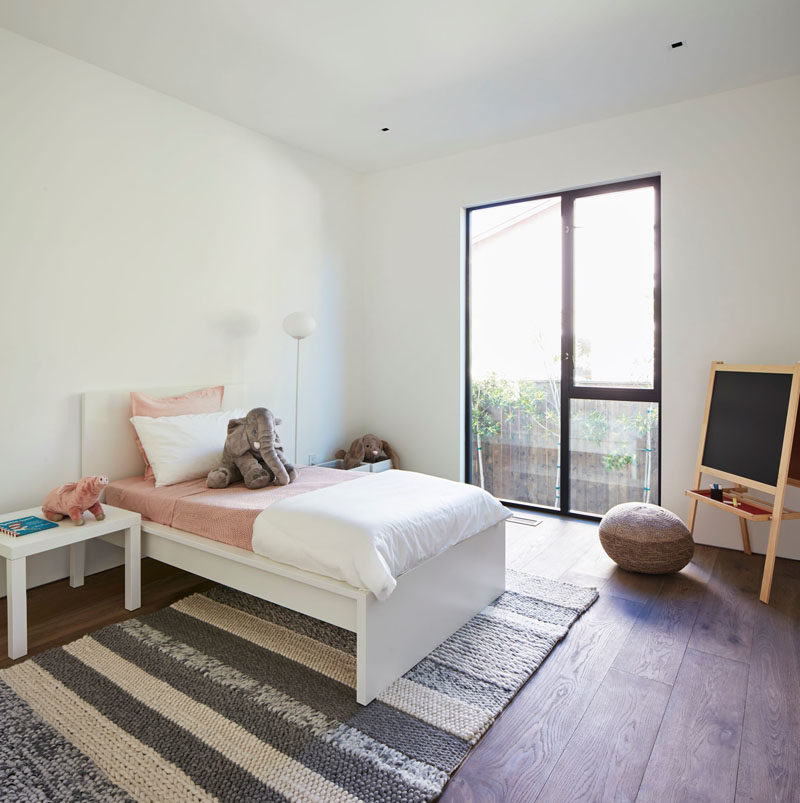 In this children's bedroom, a striped rug adds a soft touch and warmth to the room. #ChildrensBedroom #BedroomDesign #KidsBedroom