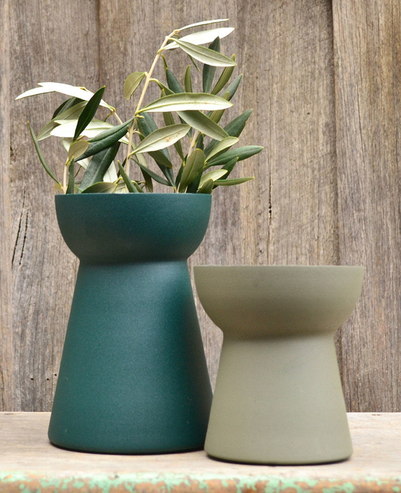 Decor Ideas - Raw Revivals has created a collection of colorful metal vases with a matte finish, that combine modern simplicity and minimalist style. #ModernVases #DecorIdeas #HomeDecor #MatteHomeDecor #ModernVases