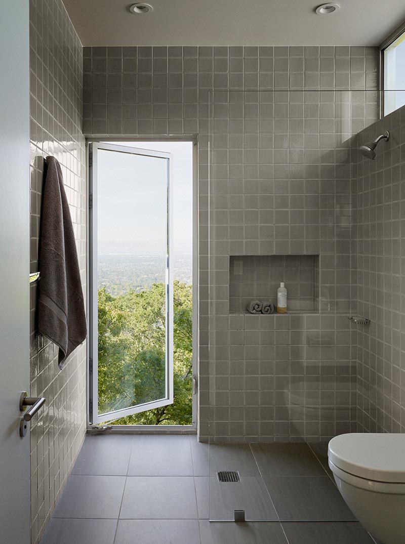 This modern bathroom has a horizontal shower niche for storage. #ModernBathroom #ShowerNiche #ShowerNicheIdeas #BathroomStorage