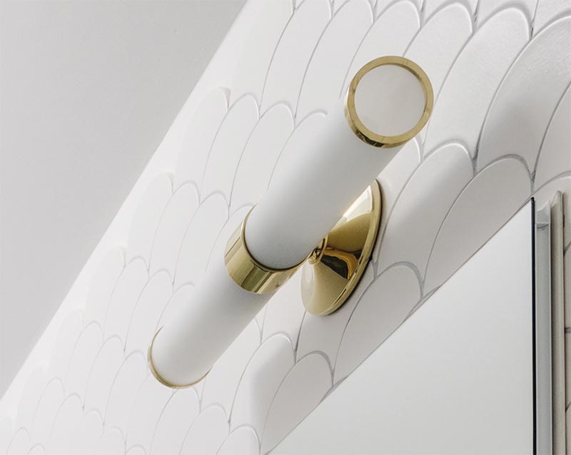 Add This Blue, White, And Gold Bathroom To Your List Of Design Ideas