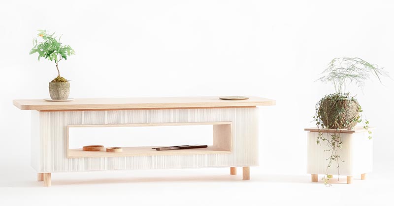 Design studio WOOYOO, has recently launched the Fuwafuwa Series, that's made with translucent corrugated plastic and light-toned oak wood. #ModernFurniture #ModernTables #FurnitureDesign