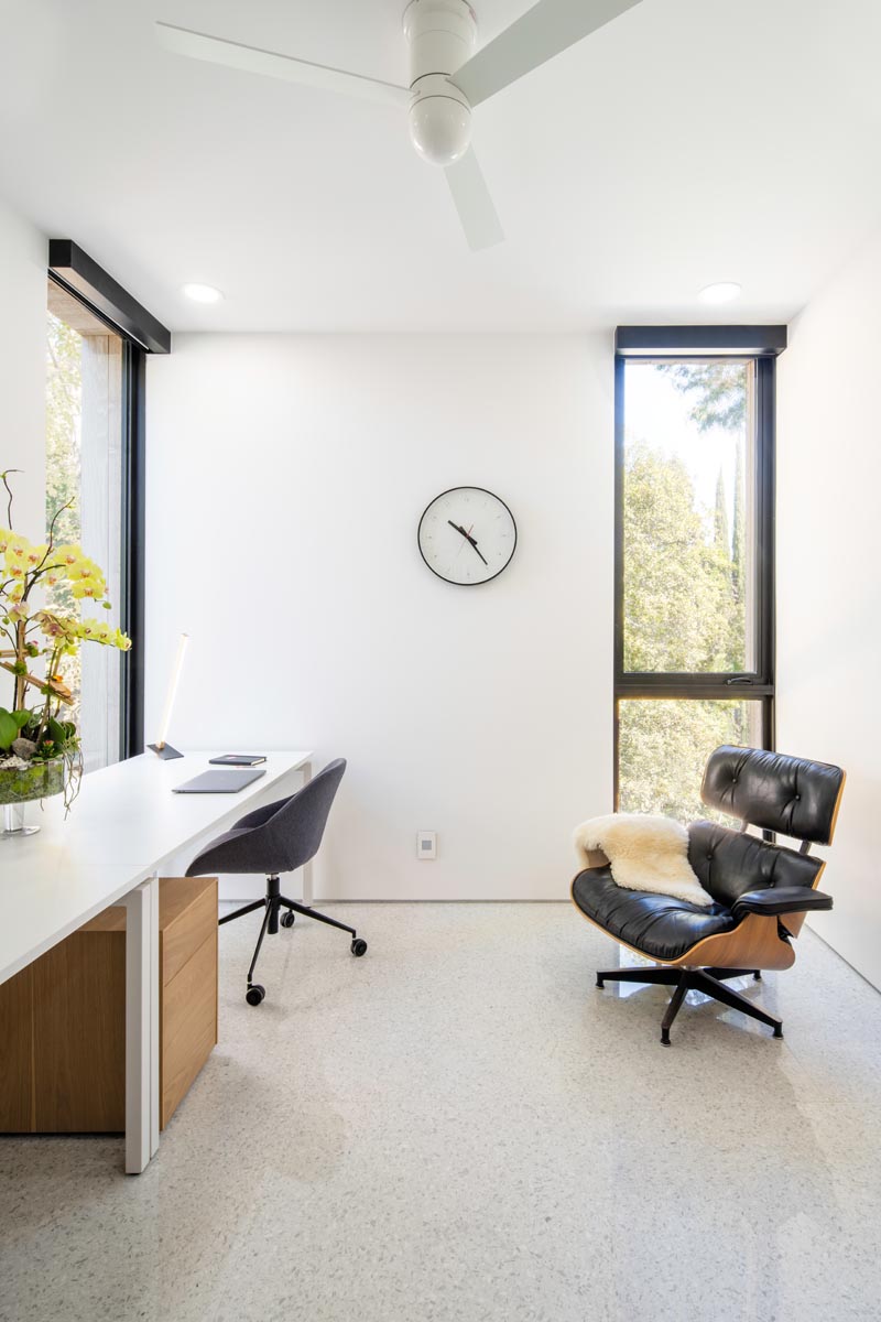 Strategically placed furniture in this modern home office allow for the enjoyment of the views while working. #HomeOffice #InteriorDesign