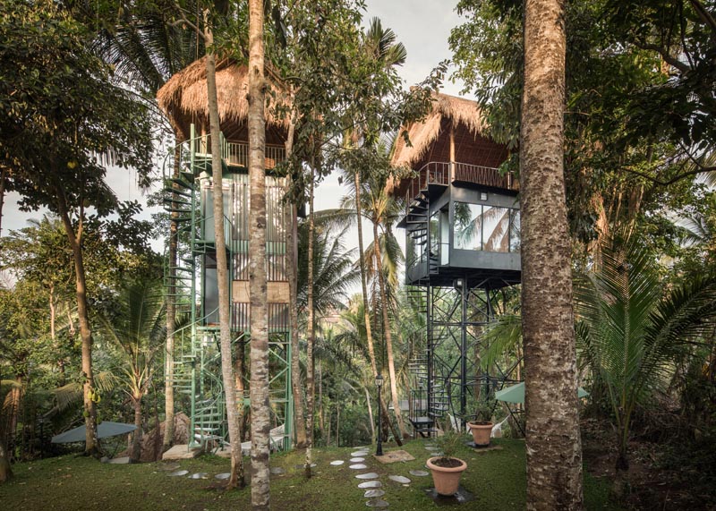 The Lift Treetop Boutique Hotel in Indonesia has three cabins that are raised up off the ground and embedded into the surrounding tropical forest. #Travel #Indonesia #TreetopHotel #LiftTreetopHotel #VacationIdeas