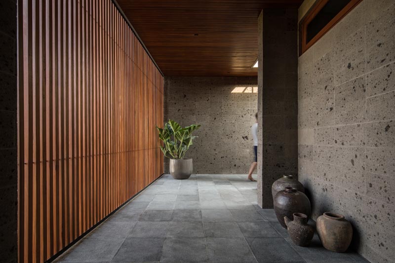 Different passages, walkways and spaces of reclaimed timber and locally sourced sandstone, lead through the house, connecting the various social and privates areas. #ModernHouse #ModernInterior #ModernHallway #WoodSlat #Sandstone