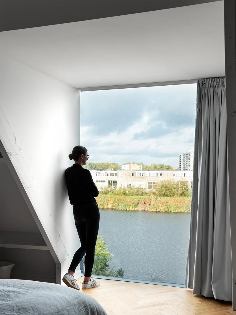 This modern bedroom has a large picture window for views of the water and city. #Windows #ModernBedroom