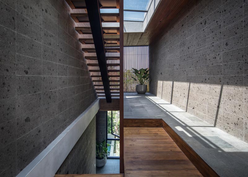 Steel and wood stairs connect the various levels of the home, including the garden on the roof, while skylight help to keep the space bright. #Sandstone #ModernStairs #SteelStairs #Skylights