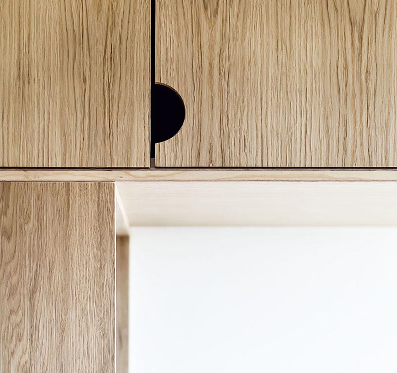This hardware free oak cabinet has semi-circle cut-outs that allow for easy opening. #Cabinets #HardwareFreeCabinets