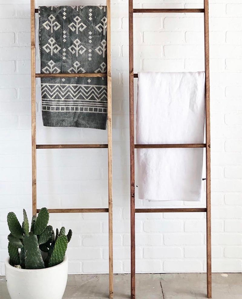 A decorative ladder is a great way to store your throws and blankets, especially if you want to have them on display. The ladders can also be used to store magazines, and can be placed against any wall where you have room. #BlanketStorage #BlanketLadder #ModernDecor #HomeDecor
