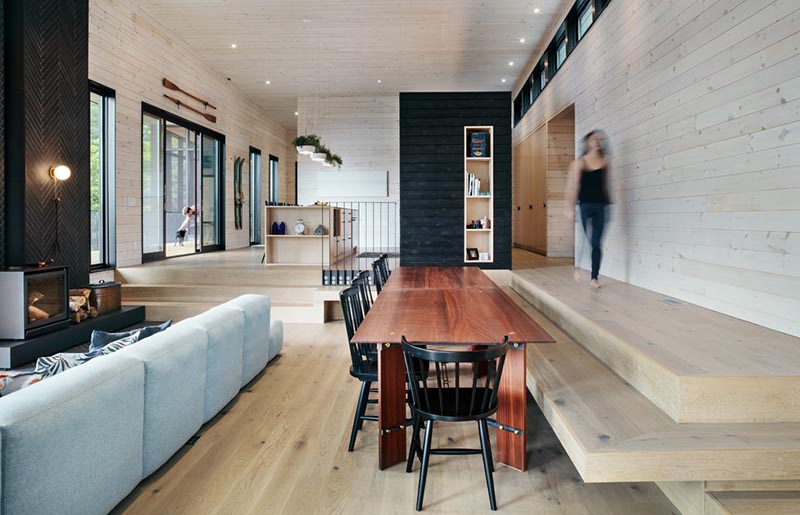 VFA Architecture + Design has designed the Lake Joseph Cottage in Ontario, Canada, that features a walkway that also doubles as bench seating. #DiningBench #BuiltInBench #DiningRoom #InteriorDesign