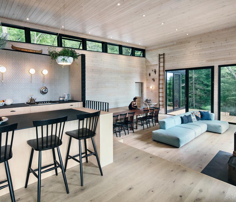 VFA Architecture + Design has designed the Lake Joseph Cottage in Ontario, Canada, that features a walkway that also doubles as bench seating. #DiningBench #BuiltInBench #DiningRoom #InteriorDesign