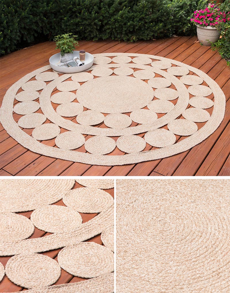 Round outdoor rugs are a great way to create a conversation circle outside. Round rugs are also a good idea if you have a curved space or a corner space where you don't want the rug to go all the wall to the walls. #RoundRug #RoundOutdoorRug #ModernOutdoorRug