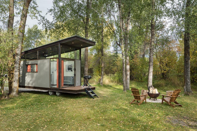 Wheelhaus designs and builds tiny homes, and their latest creation is the RoadHaus Wedge RV, that has modern architecture, measures in at 250 square feet (23sqm), and includes an outdoor deck. #TinyHouse #TinyHome #Architecture