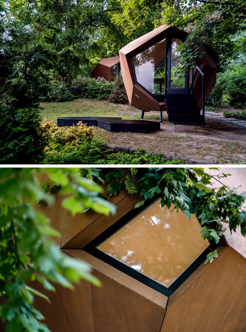 Hello Wood has designed and built a geometric wood cabin that makes it easy to have a backyard home office. #BackyardHomeOffice #HomeOfficeIdeas #BackyardOffice #Architecture #HomeOffice