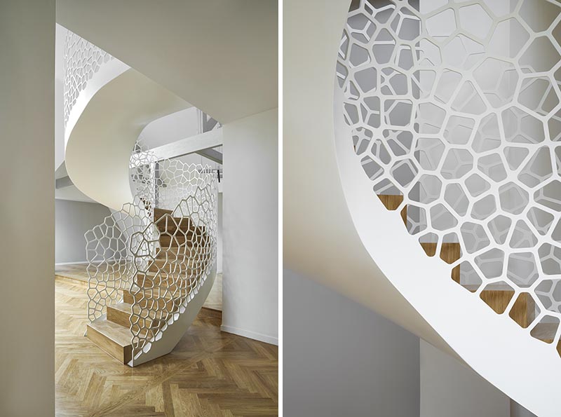 This Parisian apartment features an artistic white spiral staircase with organic cell-like shapes for the balustrade. #SpiralStaircase #WhiteSpiralStairs #WhiteStaircase #SculpturalStairs #ArtisticStairs