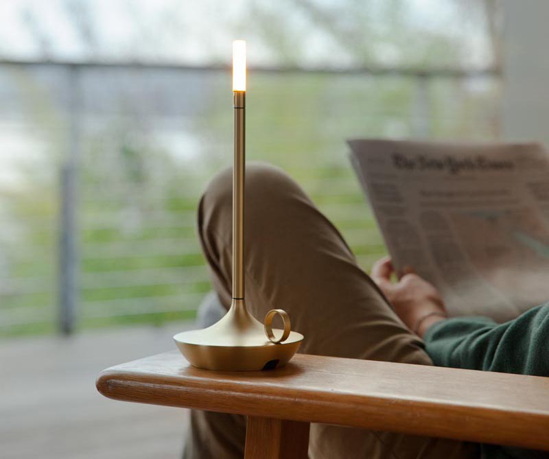 Wick, a modern portable lamp with a charge that lasts 100 hours.