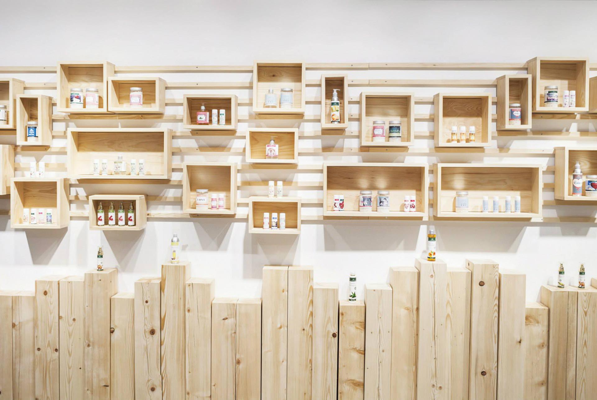 A wood shelving system made from wood boxes that are designed with cleats.