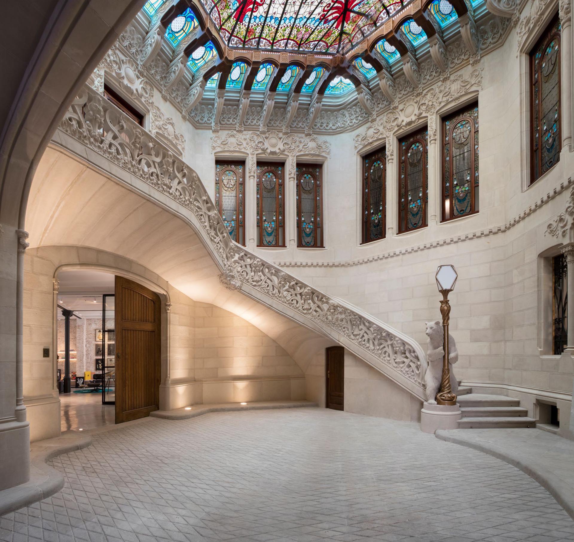 Casa Bures was originally commissioned back in 1905 by Catalan textile magnate Francesc Bures and built by Gaudi contemporary Francesc Berenguer.