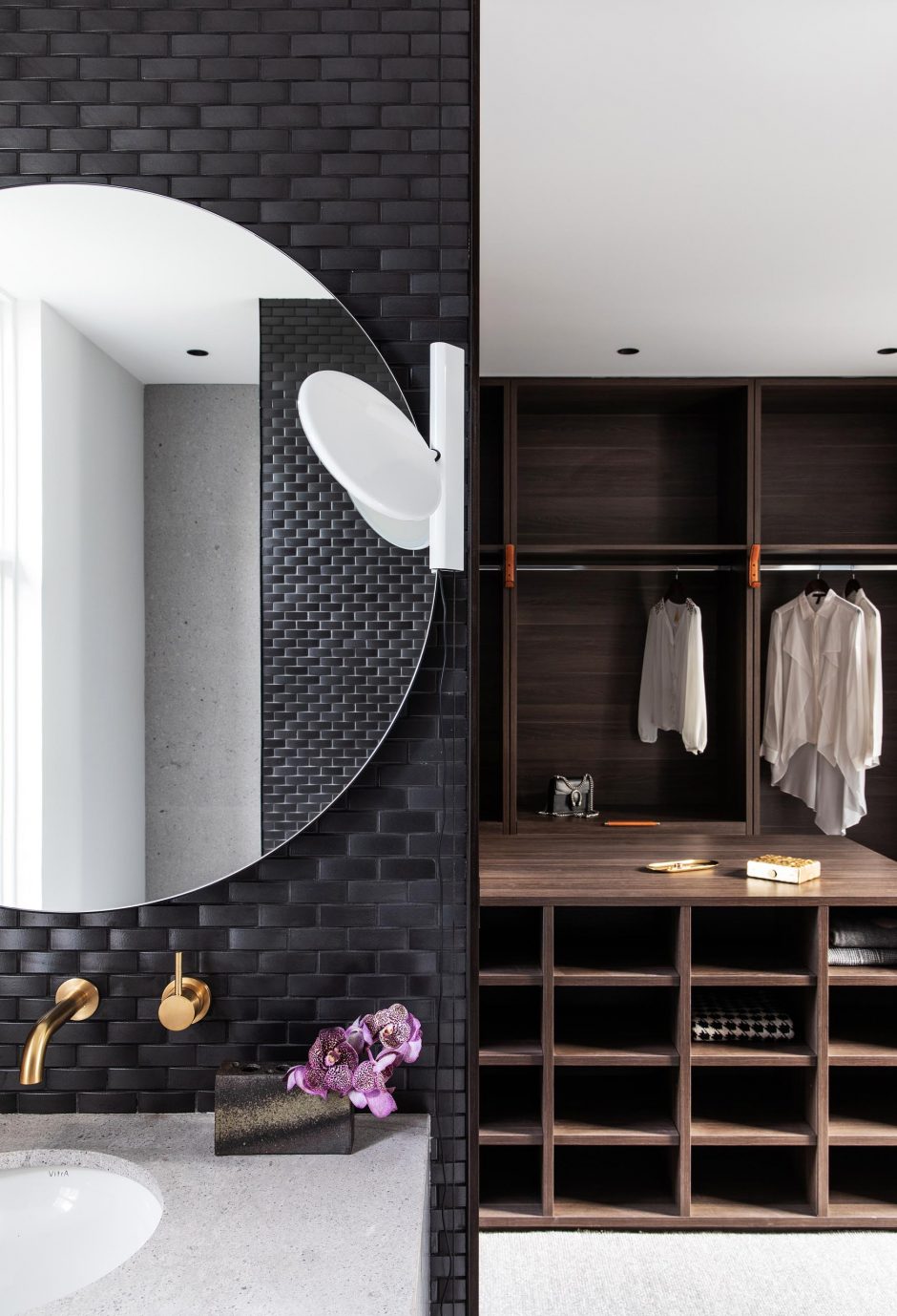 This Remodeled Mid-Century Modern Home Was Given A Contemporary Update ...
