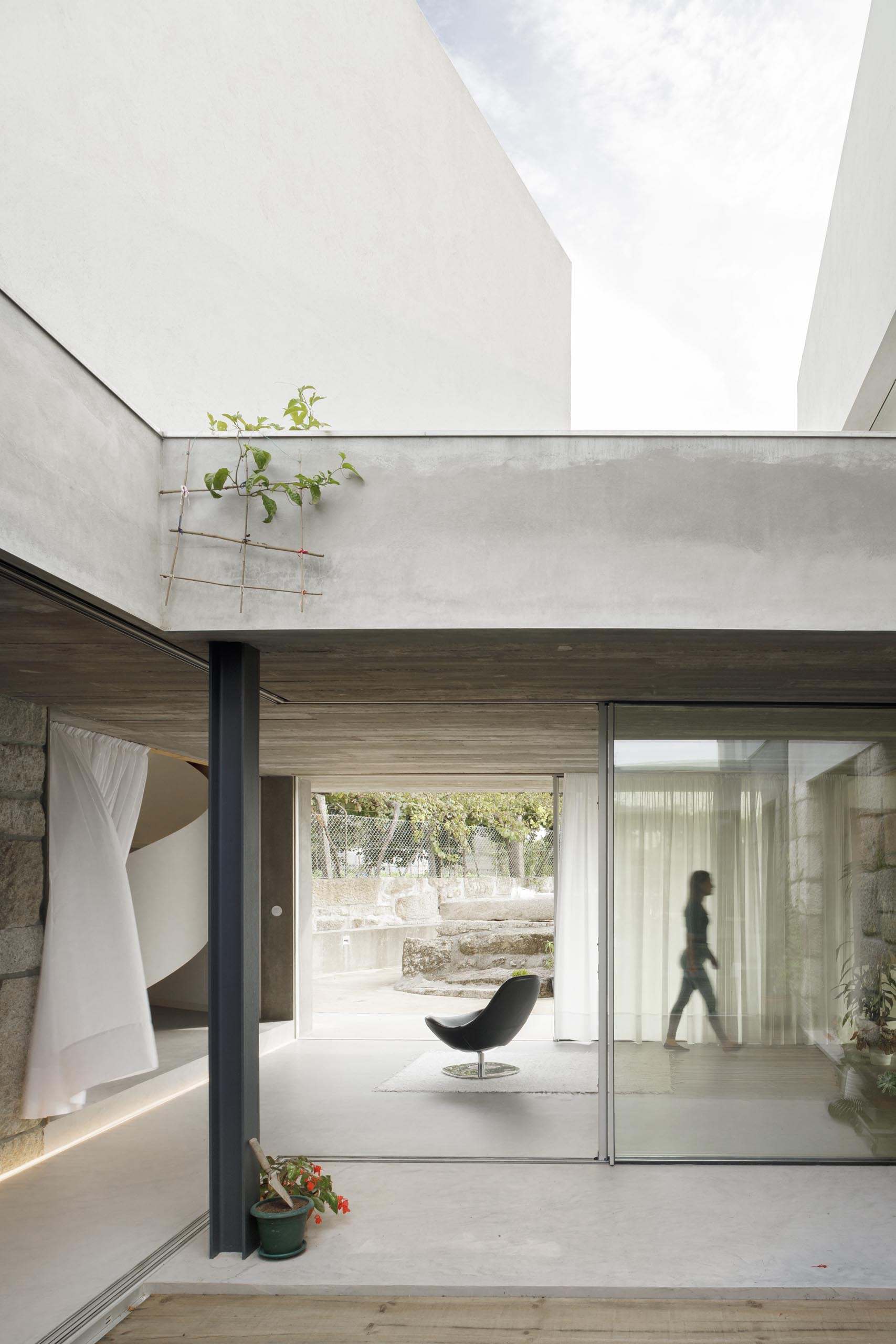 Sliding glass walls connect the interior areas of this home with the outdoors.