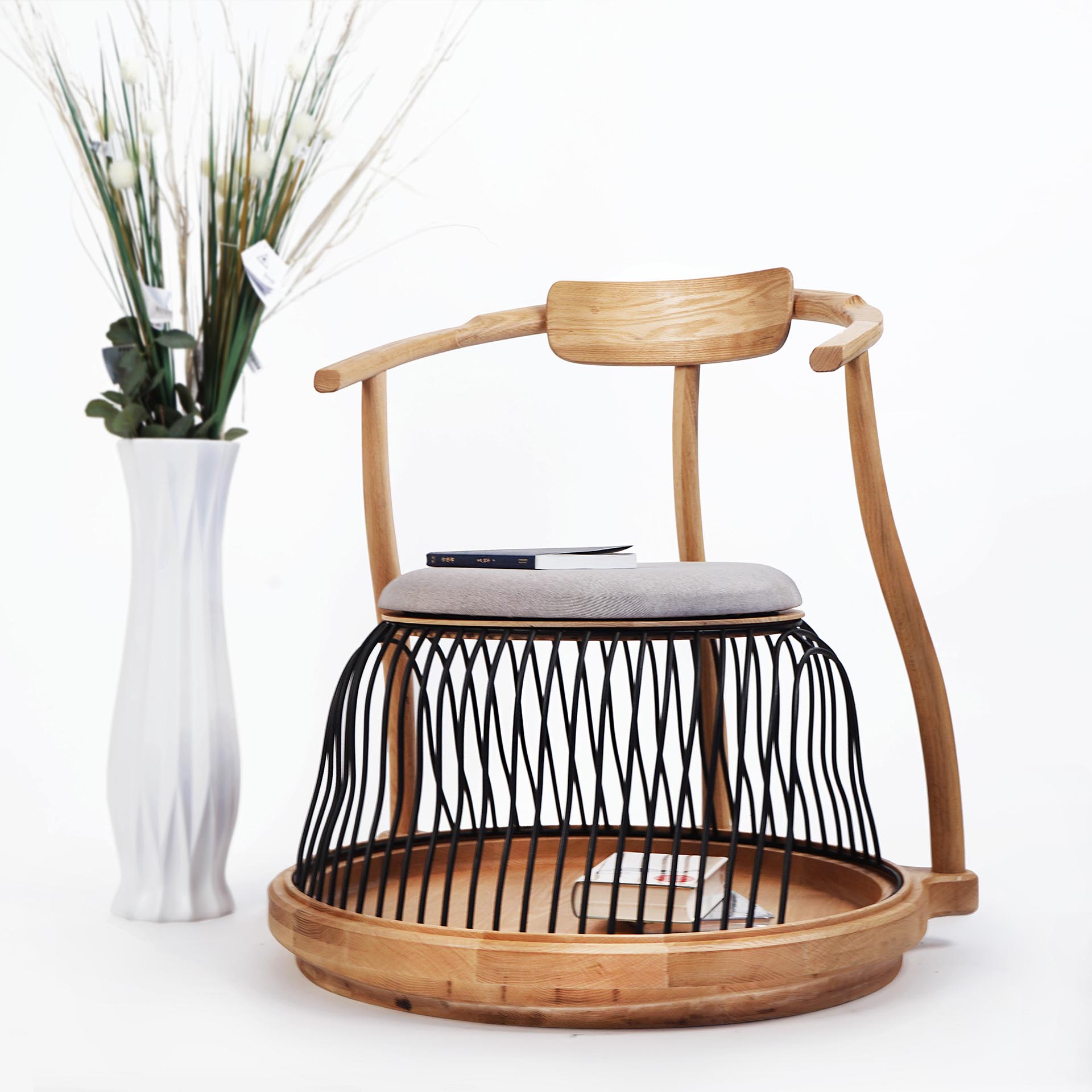 Acorn Leisure Chair Multipurpose by Wei Jingye, Chen Yufan and Wang Ruilin.