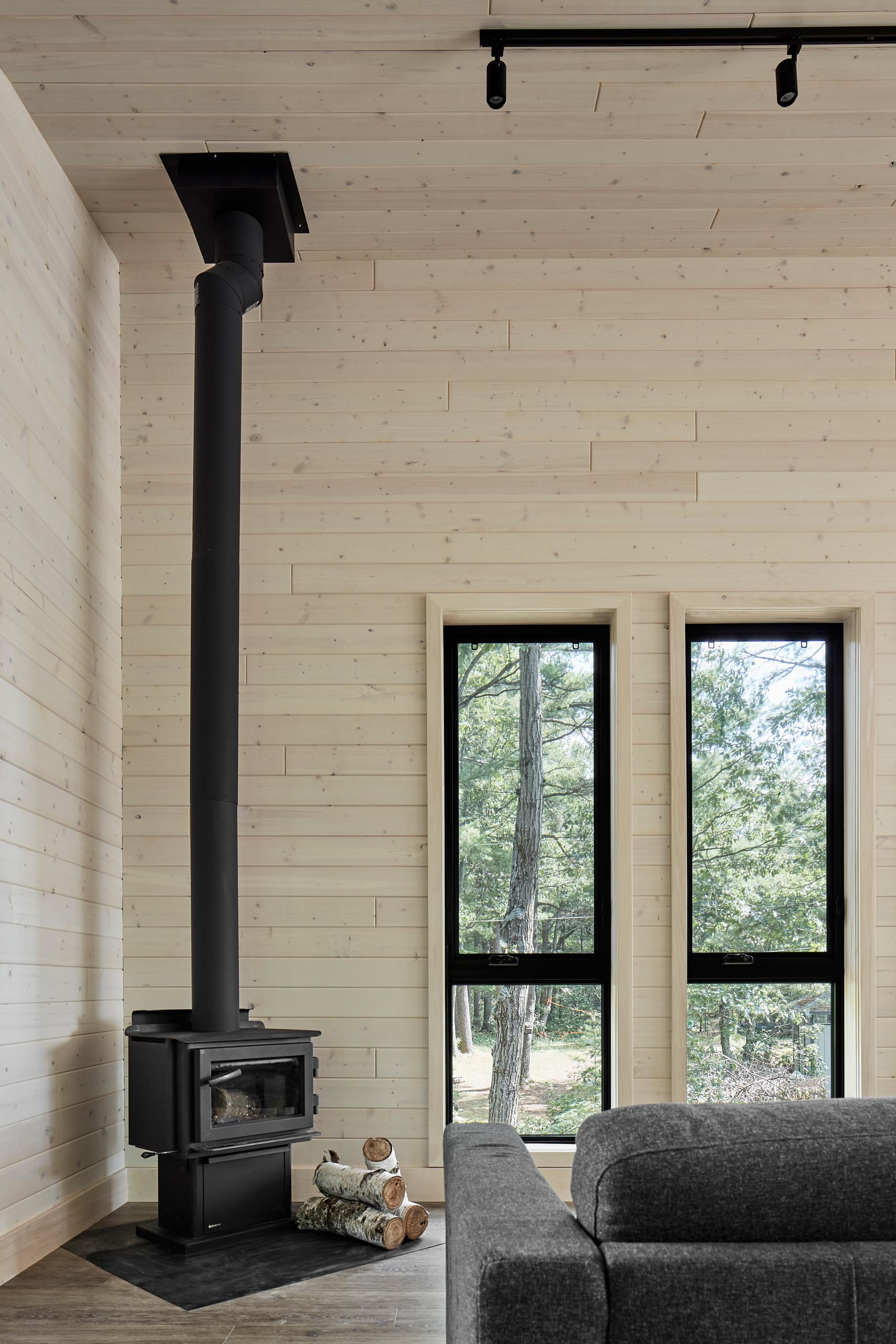 A modern cottage with a matte black fireplace.