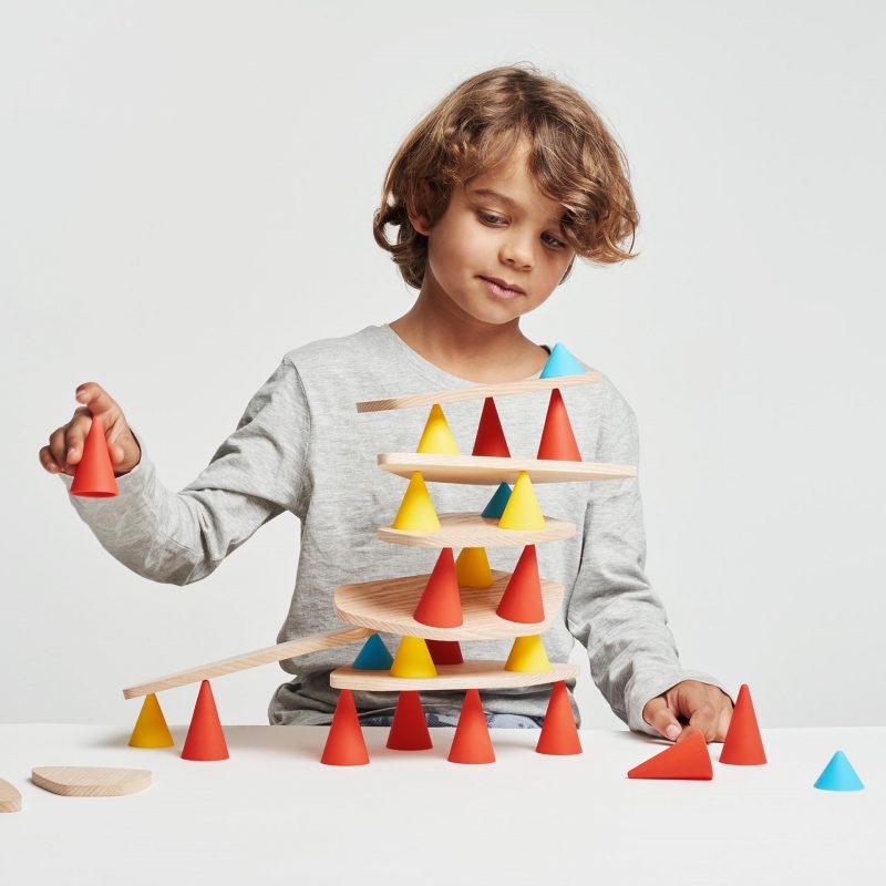 Piks is a creative toy designed to develop children's concentration. The aim of the toy is simple: to create the most original structure by positioning all of the pieces without any of it falling down.